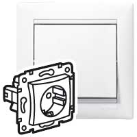 Розетка одинарная VALENA Legrand с заземлением белая в Чите