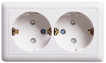 Розетка двойная ХИТ SE накладная с заземлением с изоляционной пластиной со шторками белая в Чите