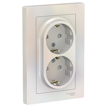Розетка двойная AtlasDesign SE с заземлением со шторками жемчуг в сборе в Чите