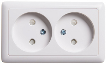 Розетка двойная ХИТ SE накладная с изоляционной пластиной со шторками белая в Чите